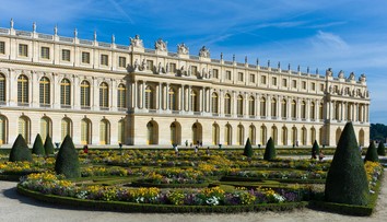 Na zámku vo Versailles horelo. Návštevníkov a personál museli evakuovať