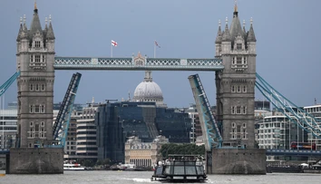 Londýnsky Tower Bridge sa zasekol, spôsobilo to chaos v doprave