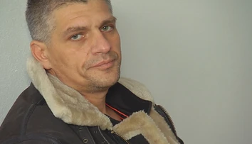 Z podpálenia auta pri činžiaku obvinili muža po polroku. Trestaný bol už 20-krát