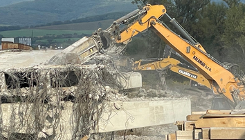 Významný posun v neslávne známej ceste. Búrajú mosty na hlavnom ťahu na D1 a do Česka