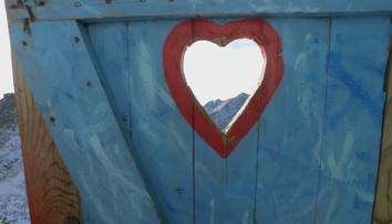 Tatranské chodníky lemujú exkrementy či použité obrúsky. Turisti často nemajú na výber