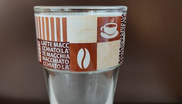 Úrad verejného zdravotníctva upozorňuje na tento nevyhovujúci pohár. Nemáte ho náhodu doma?