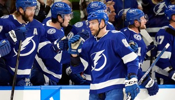 Erik Černák dosiahol prvý gól v sezóne. Ovečkin zaznamenal hetrik a dostal sa na métu 800 gólov