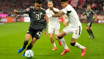 Trhák medzi Bayernom a Leverkusenom skončil nerozhodne. Bénes s Vavrom sedeli, ich tímy nedokázali zvíťaziť