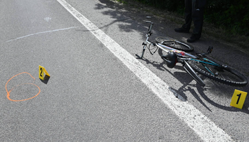 Kuriózna nehoda pri Liptovskom Mikuláši. Opitý cyklista spadol na autobus