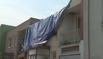 Namiesto striech nocovali pod plachtami. Vranovčania sa spamätávajú z ničivej búrky