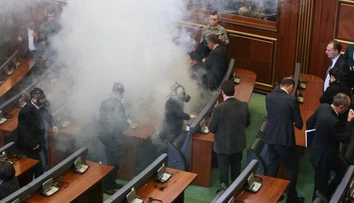 Kosovo: Ďalší útok slzotvorným plynom v parlamente