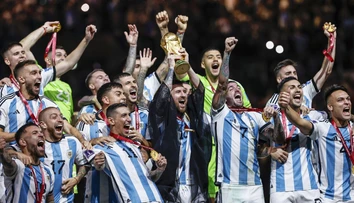 Tréner Holandska: Messi musel vyhrať majstrovstvá sveta. Bolo to plánované
