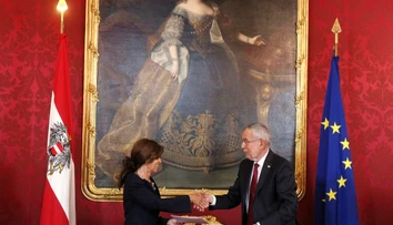 Rakúsky prezident vymenoval dočasnú vládu, povedie ju prvá kancelárka v histórii krajiny
