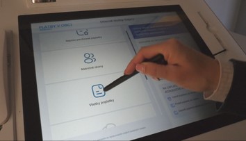 Samoobslužné pokladne nájdete už aj na niektorých úradoch. Mestá a obce testujú multifunkčné kiosky