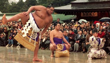 Ako prvý cudzinec získal titul veľmajstra. Zomrel legendárny zápasník sumo Akebono