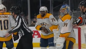 VIDEO: Hokejový Suárez? Hviezdu Nashvillu protihráč údajne pohrýzol do prsta