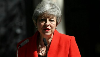 Britská premiérka Theresa Mayová oznámila rezignáciu so szlami v očiach