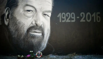 Verejnosť sa v Ríme rozlúčila so zosnulým hercom Budom Spencerom