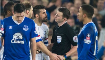 Costa dostal mastnú pokutu za to, že nechcel opustiť trávnik