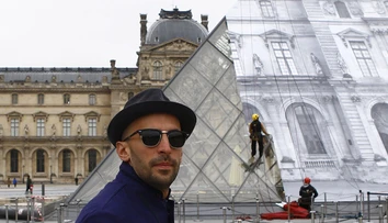 Pyramída v Louvri zmizla