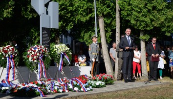 Prezident Pellegrini sa vydal na 12-kilometrový pochod po stopách hrdinov SNP