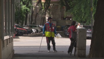 Ponúkajú im možnosť, ako si udržať ľudskú dôstojnosť. Strávili sme deň s pouličnými predajcami časopisov