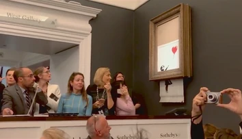 Banksyho žartík s obrazom predsa nevyšiel. Video ukazuje, čo sa malo stať