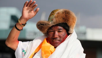 Tento muž vystúpil na Mount Everest už 23. raz. Znovu prekonal svetový rekord