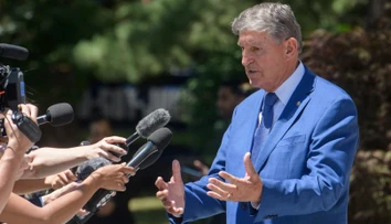 Boj o Biely dom: Kandidatúru na prezidenta USA zvažuje senátor Joe Manchin