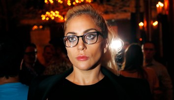 Odvážne oblečená Lady Gaga. Toto veru nie sú šaty na jej prsia