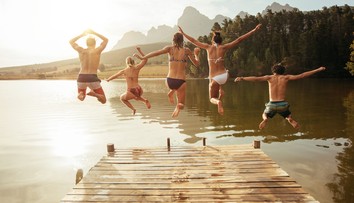 Chystáte sa kúpať v prírodných vodných plochách? Na toto si dávajte pozor