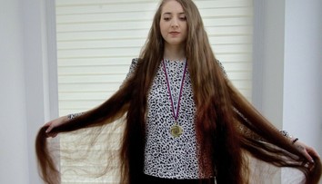 Najdlhšie vlasy Slovenska má mladé dievča z Prievidze. Zapísali ju do knihy rekordov