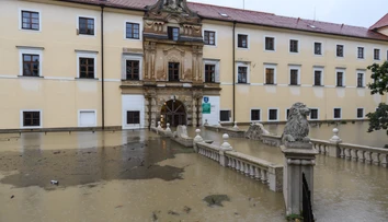 V Stupave zaplavilo kaštieľ, kde sídli domov sociálnych služieb. Takto hrozivo to v ňom aktuálne vyzerá