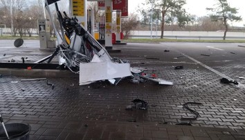 Bulhar, ktorý zdemoloval benzínku, sa postavil pred sudcu. Ten musí rozhodnúť, či ho budú liečiť ambulantne alebo ústavne