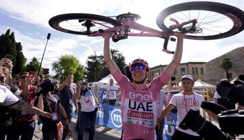 Absolútna exhibícia Pogačara na slávnom Gire: Vyhral o desať minút, získal aj dva dresy a šesť etáp