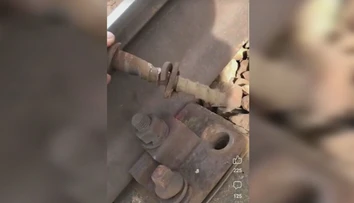 VIDEO: Zo železničnej trate ide hrôza. Ľudia sa na západnom Slovensku boja sadnúť na vlak