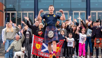 Škótsky futbalový fanúšik prišiel do Mníchova z Glasgowa pešo. Počas toho vyzbieral desaťtisíce eur na dobrú vec