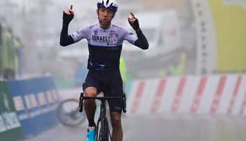 Štvrtú etapu Okolo Romandie vyhral Woods, Sagan o popredné priečky nebojoval