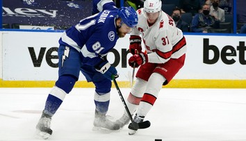 Tampa sa priblízila postupu, Boston sa dotiahol na Islanders