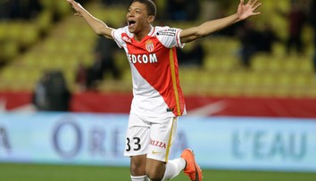 Premiéra v repre ho ešte len čaká. Zázrak Monaca Mbappé však predtým musel spievať