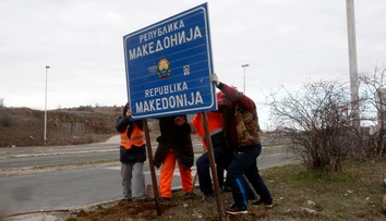 V Macedónsku sa pripravujú na zmenu názvu, odstraňujú tabule na hranici