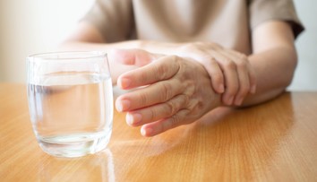 Prichádza náhle. Mozgovej príhode môže predchádzať aj malá mŕtvica. Toto sú jej príznaky