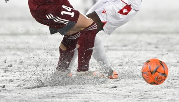Prečo sa Niké liga musí hrať aj v decembri na zlých trávnikoch? Tu je reakcia kompetentných