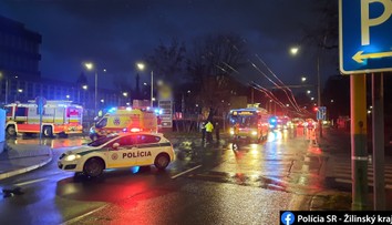 Dvaja zrazení chodci v Žiline za jeden deň. Jeden zostal zakliesnený pod trolejbusom