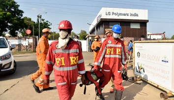 Únik plynu z indickej továrne si vyžiadal najmenej päť životov a stovky zranených