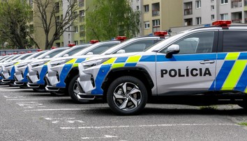 Desiatky policajtov zasahovali v obci Jelenec. Akcia mala súvisieť s detskou pornografiou a drogami