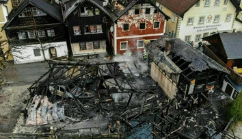 FOTO: Požiar zničil rakúsku obec zapísanú v zozname UNESCO