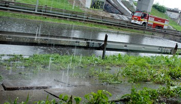 Problémový podjazd v Bratislave opäť zaplavila voda, bol neprejazdný