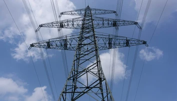 Energetická kalamita: Na západnom a strednom Slovensku sú tisíce ľudí bez elektriny