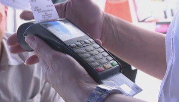 Platíte na dovolenke všetko kreditnou kartou? Tieto rady vám ušetria nemalé peniaze