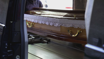 Opäť nestíhajú pochovávať. Príbuzní musia na pohreby čakať, problém je však inde ako naposledy