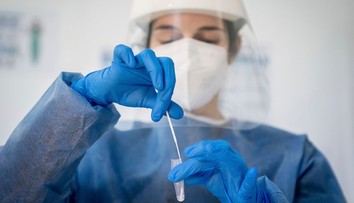 Česko hlási viac ako 44-tisíc prípadov covidu, z toho je takmer sedemtisíc zrejme reinfikovaných