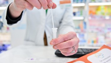 Svetom sa šíri nový variant koronavírusu. Expert hodnotí, aké riziko predstavuje