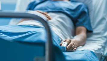 Vedcov znepokojuje nový vírus, ktorý už zabil prvého človeka. Pozor si treba dať na štyri príznaky
